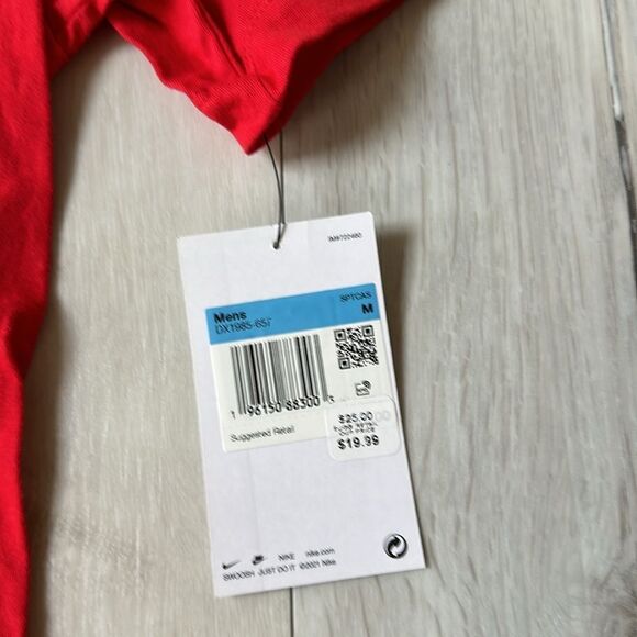 Nike Air Swoosh DX1985-657 Men's Red & White Short Sleeve T-shirt Size M NWT - Picture 4 of 4